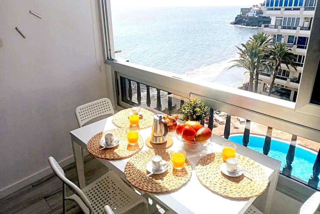 Newly Refurbished Beachfront Apartment. San Bartolome de Tirajana  Exterior photo
