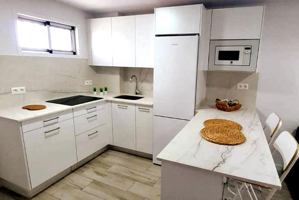 Newly Refurbished Beachfront Apartment. San Bartolome de Tirajana  Exterior photo