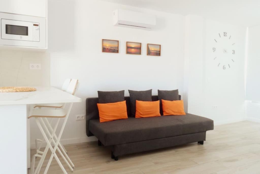 Newly Refurbished Beachfront Apartment. San Bartolome de Tirajana  Exterior photo