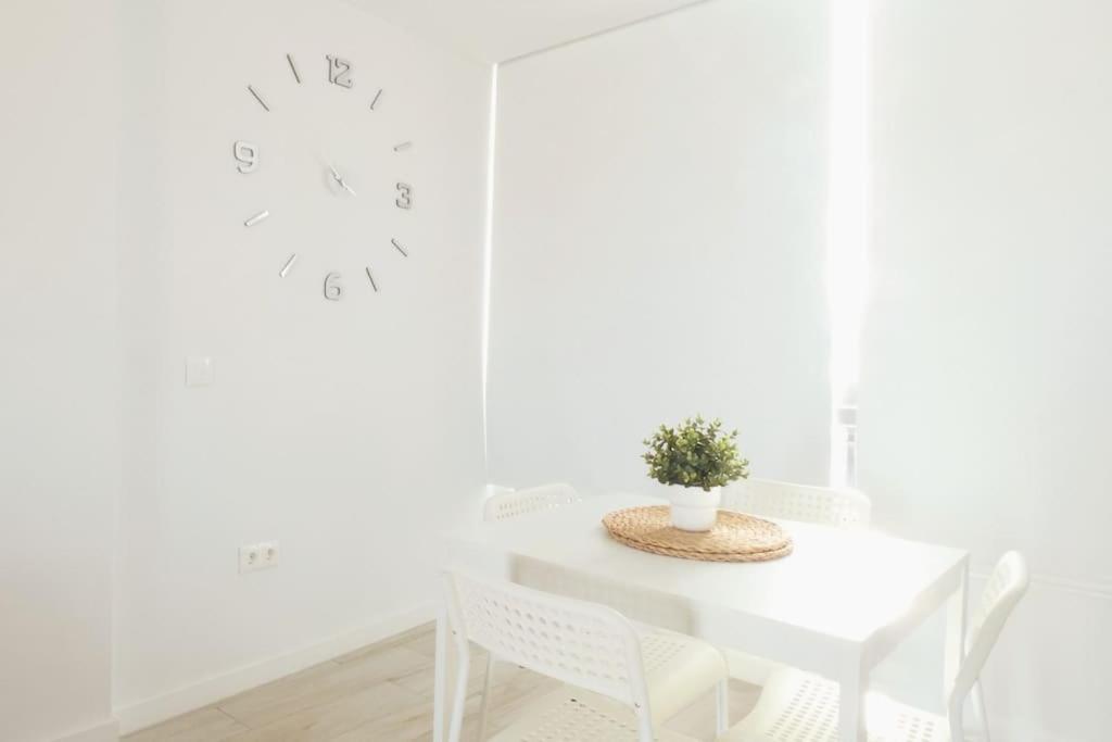 Newly Refurbished Beachfront Apartment. San Bartolome de Tirajana  Exterior photo